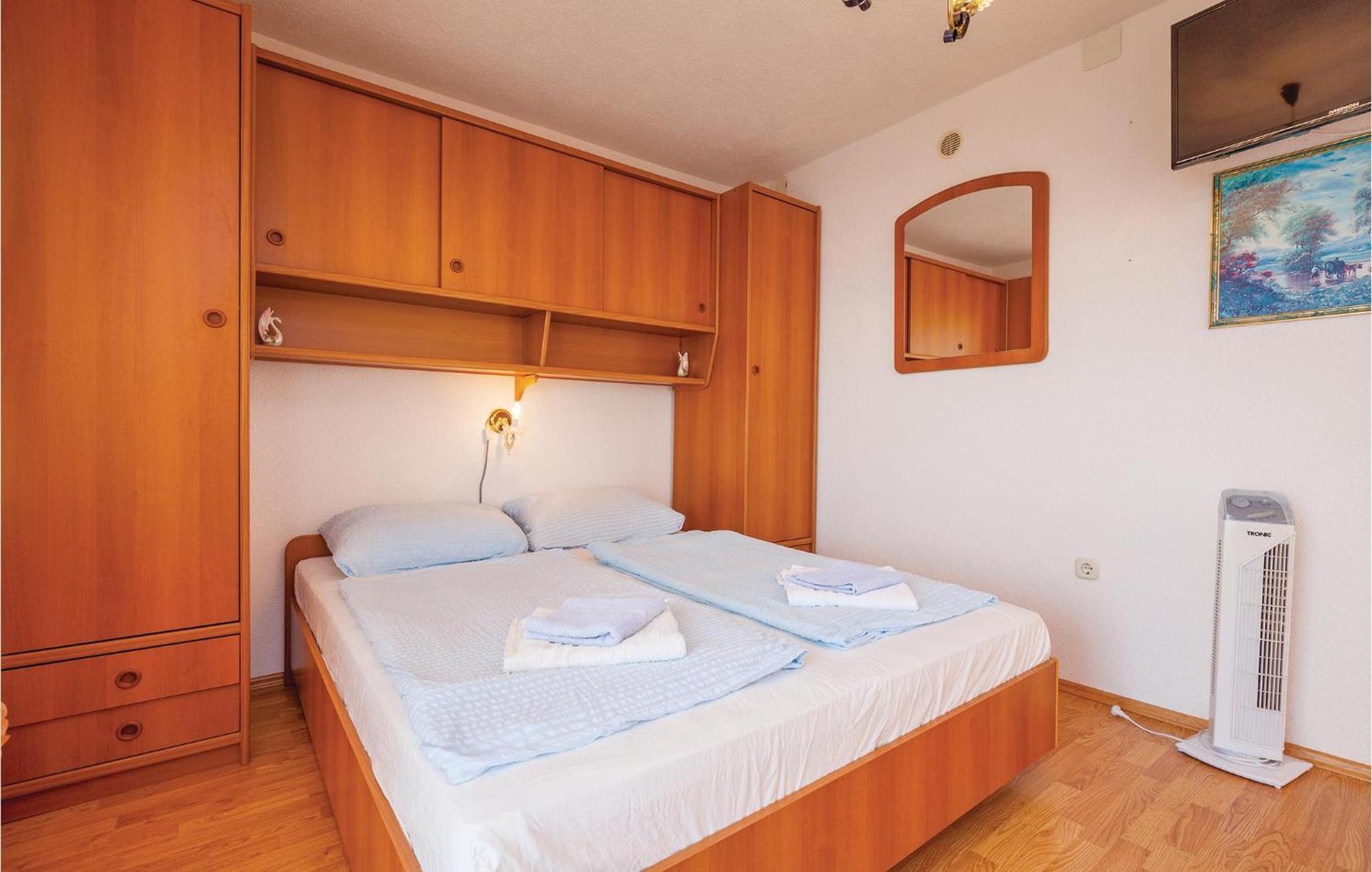 1 Bedroom Cozy Apartment In Криквеница Екстериор снимка