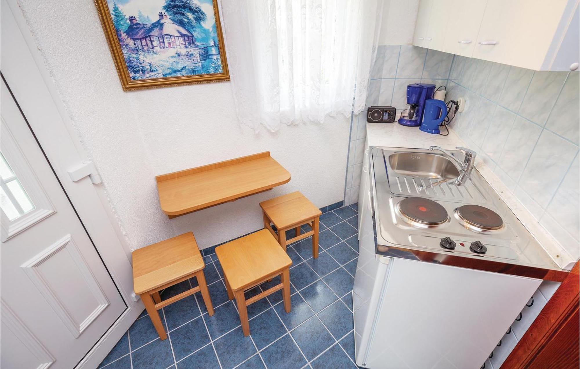 1 Bedroom Cozy Apartment In Криквеница Екстериор снимка