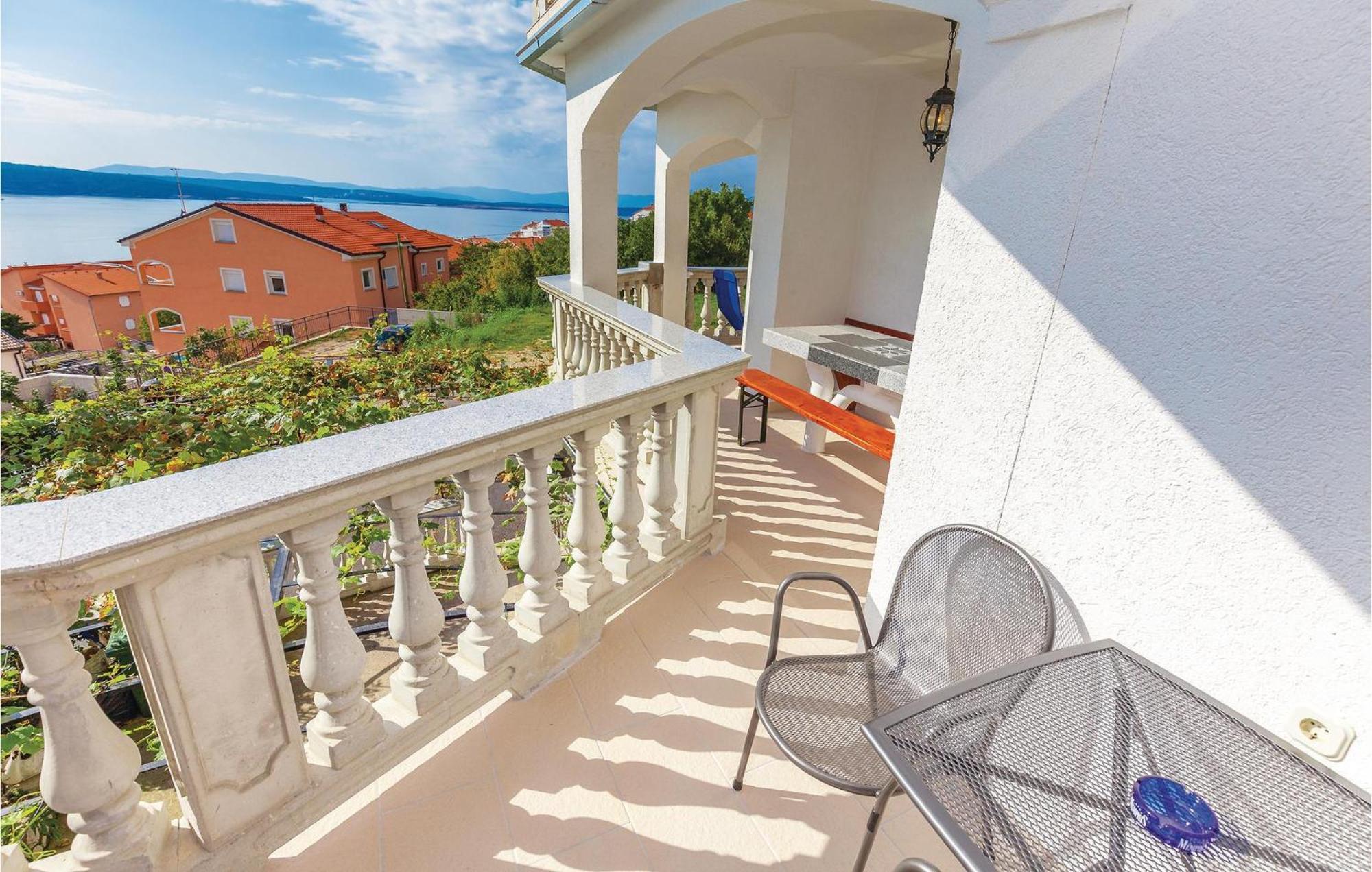 1 Bedroom Cozy Apartment In Криквеница Екстериор снимка