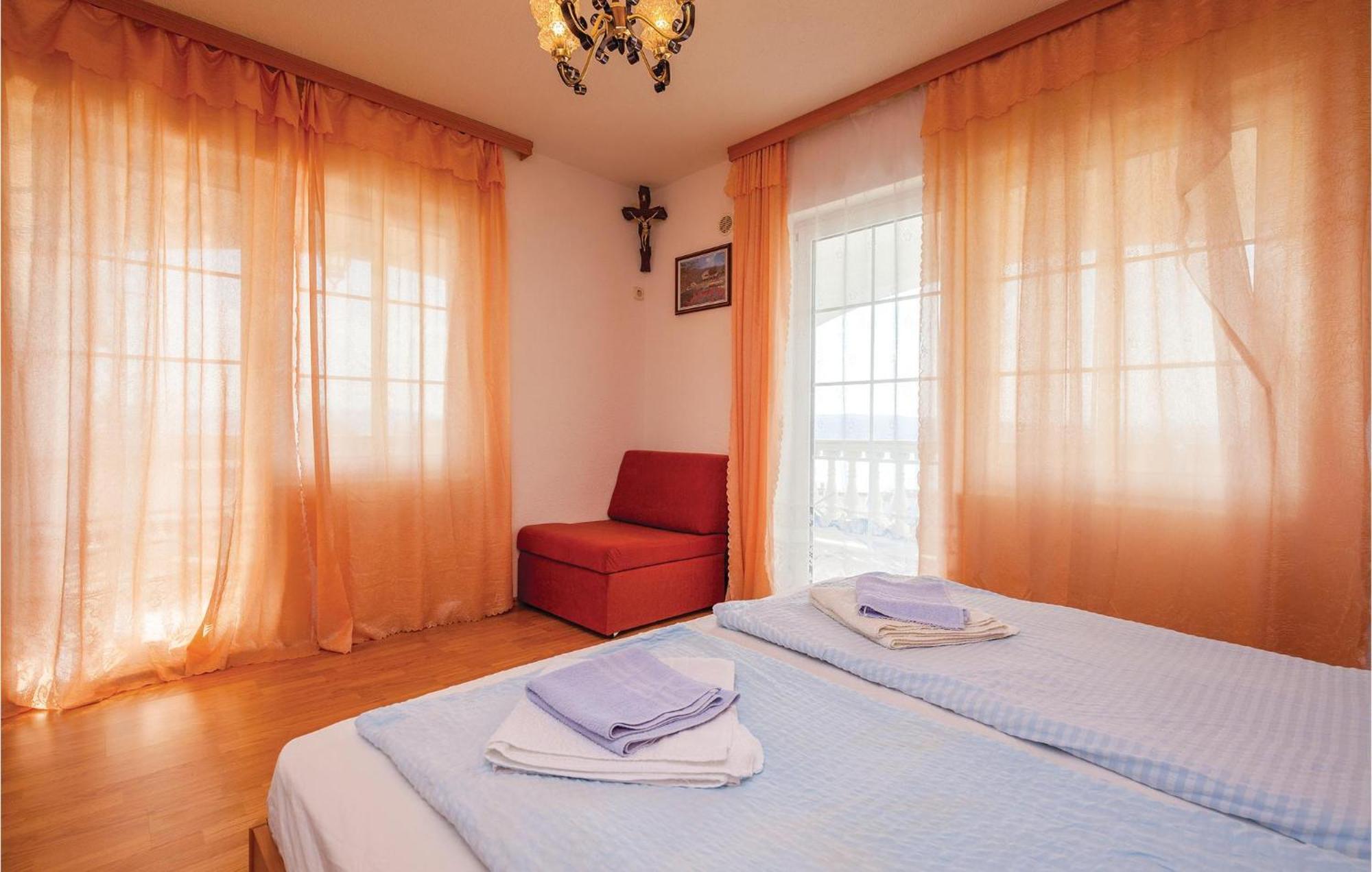 1 Bedroom Cozy Apartment In Криквеница Екстериор снимка
