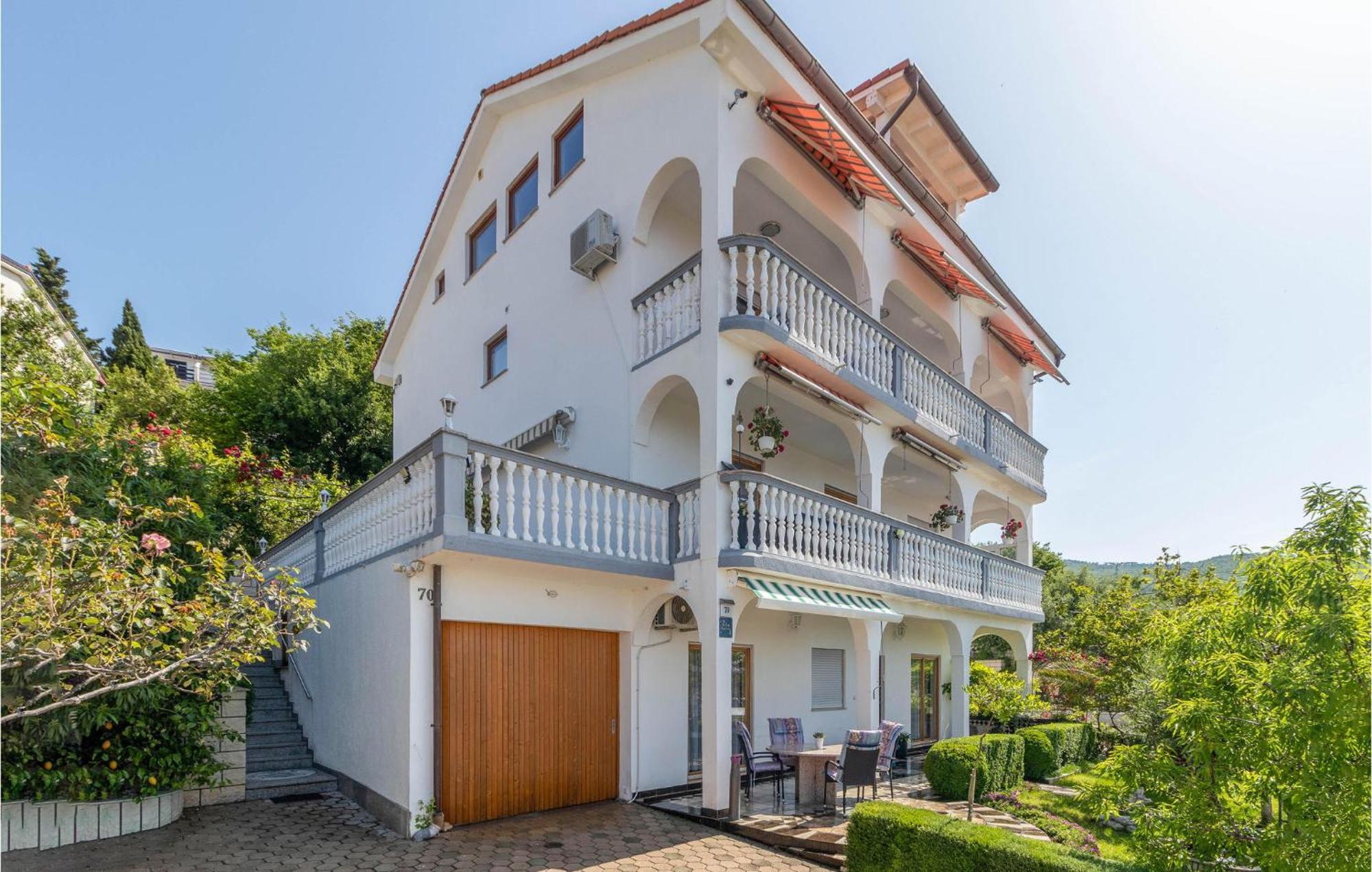1 Bedroom Cozy Apartment In Криквеница Екстериор снимка